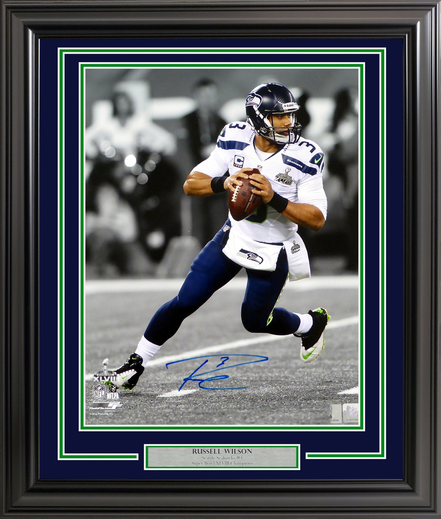 Russell Wilson Autographed Framed 16x20 Photo Seattle Seahawks Super Bowl XLVIII RW Holo Stock #200375