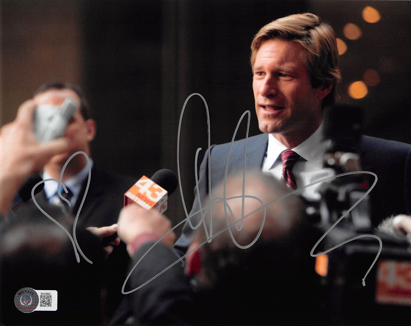 Aaron Eckhart Batman The Dark Knight Signed 8x10 Horizontal Photo BAS 3