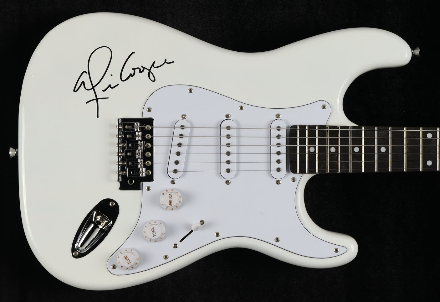 Glossy White Alice Cooper Signed Full-Size Electric Guitar (Beckett)