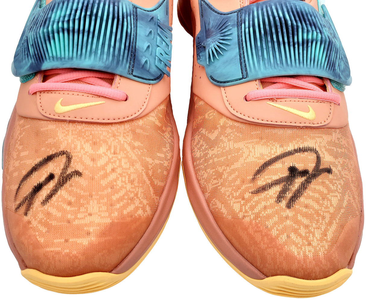 Giannis Antetokounmpo Autographed Crimson Nike Zoom Freak Shoes Bucks Size 16 Pair Beckett BAS QR Stock #197440