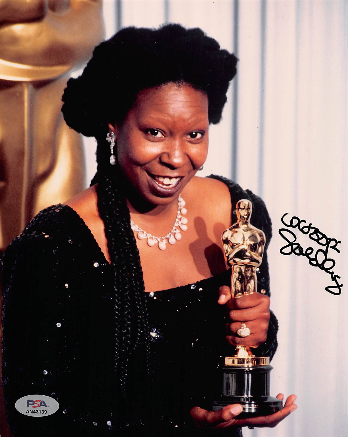 Whoopi Goldberg Authentic Signed 8x10 Photo Autographed PSA/DNA #AN43139