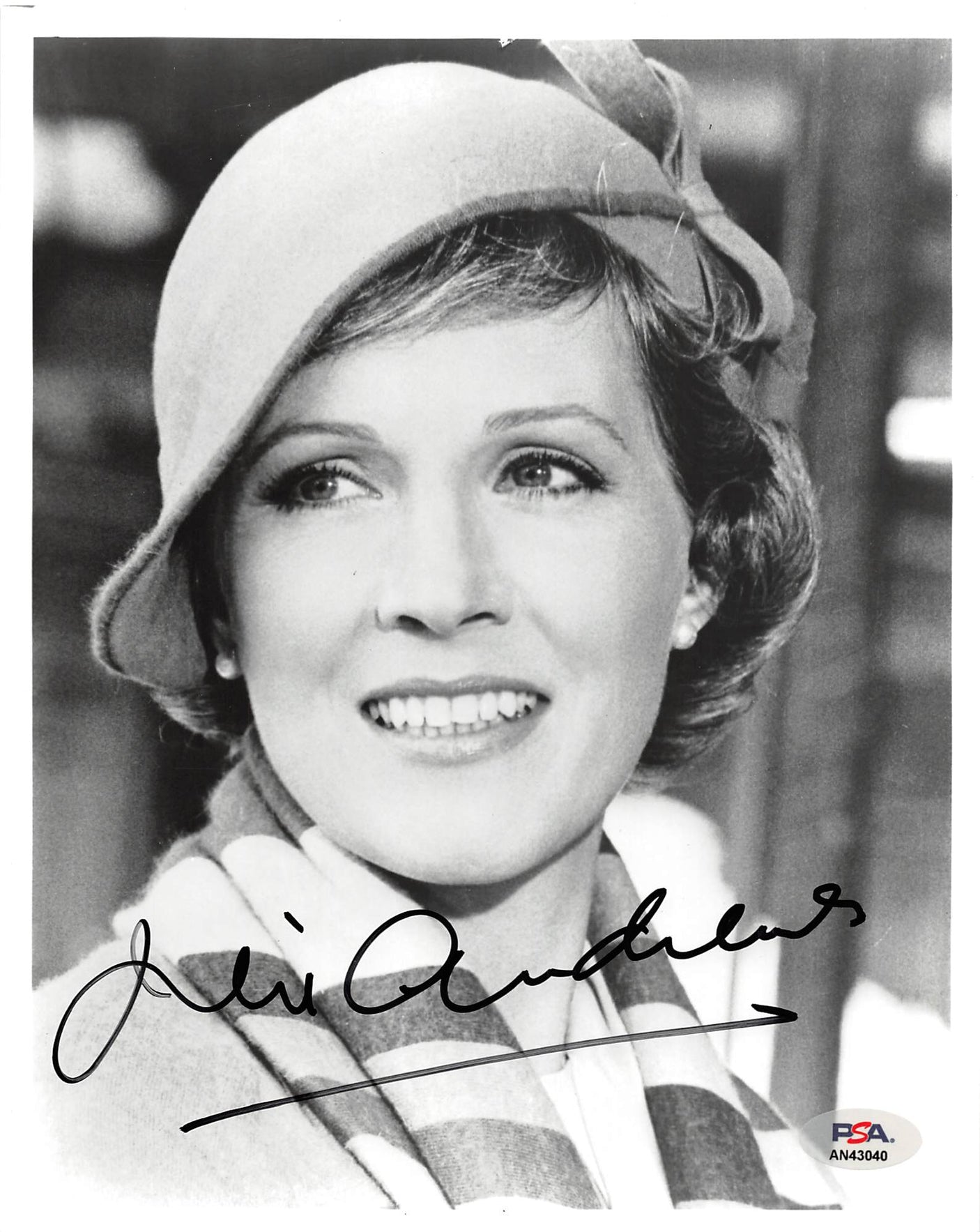 Julie Andrews The Sound Of Music Authentic Signed 8x10 Photo PSA/DNA #AN43040