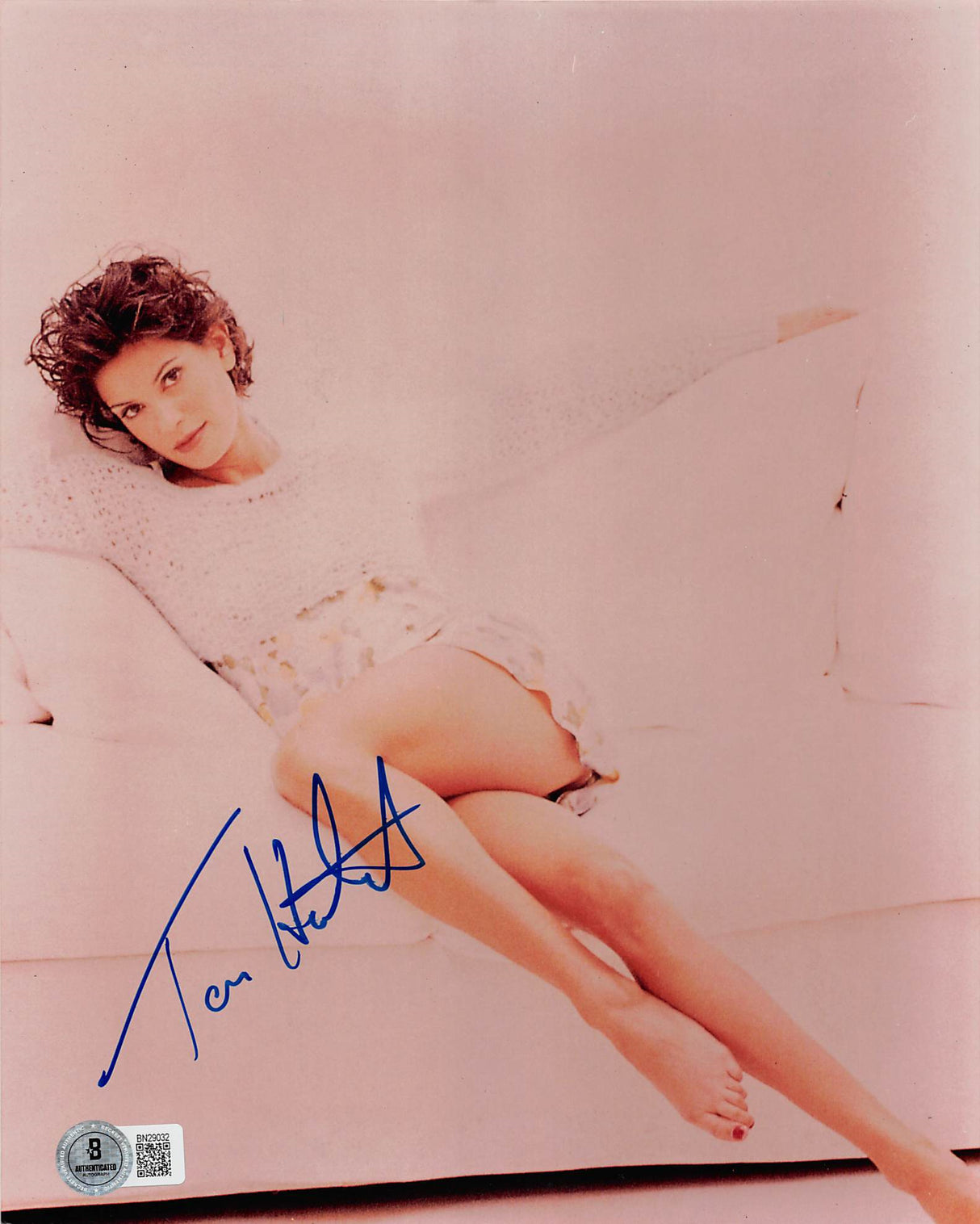 Teri Hatcher Tomorrow Never Dies Authentic Signed 8x10 Sexy Photo BAS #BN29032