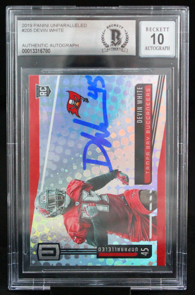 2019 Panini Unparalleled #205 Devin White Buccaneers BGS Autograph 10