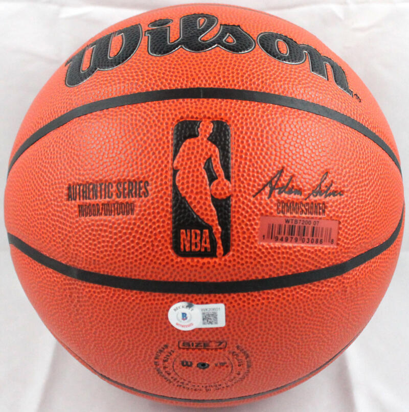 Shaquille O' Neal Autographed Wilson NBA Basketball-Beckett W Hologram *Black