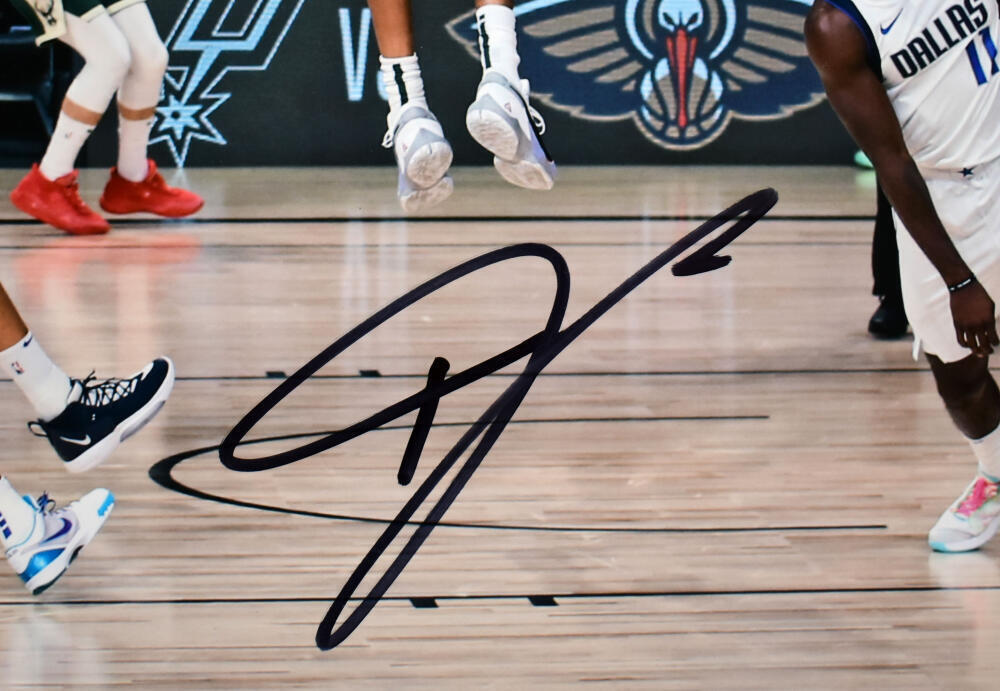Giannis Antetokounmpo Autographed Bucks 16x20 Dunk Photo-Beckett W Hologram