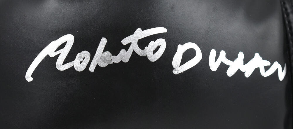 Roberto Duran Autographed Black Everlast Boxing Glove *Left - Beckett W Hologram