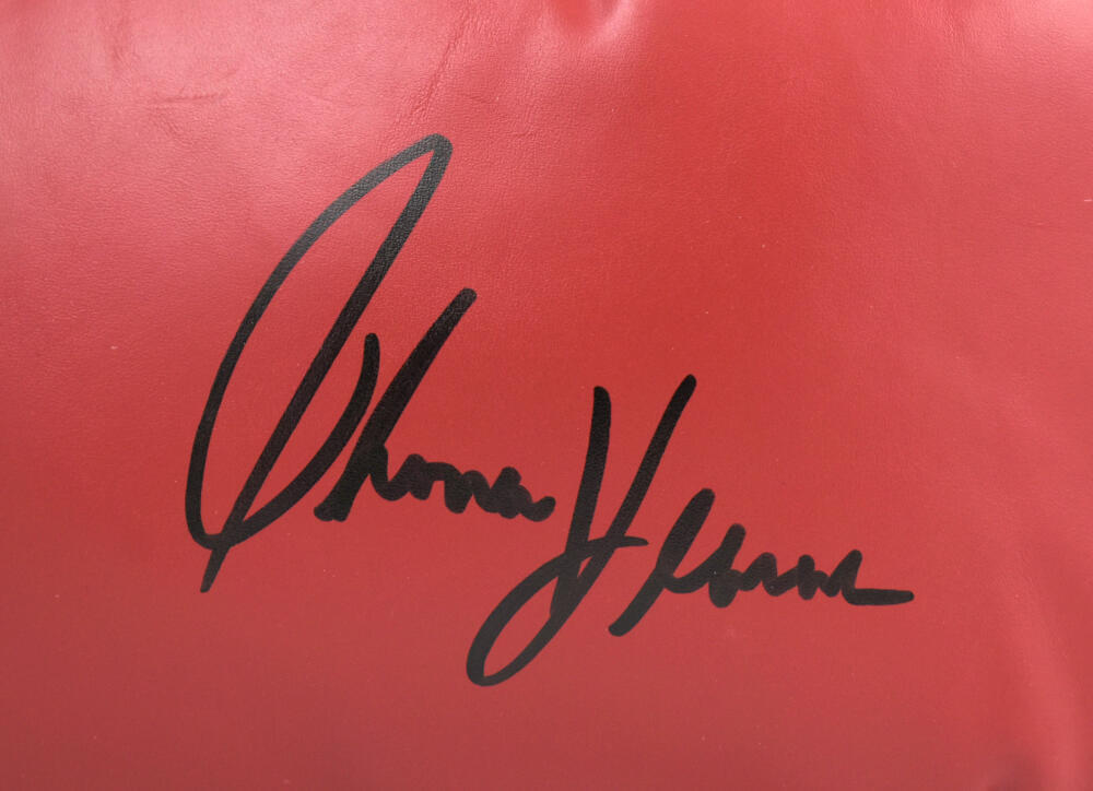 Tommy Hearns Autographed Red Everlast Boxing Glove *Right - Beckett W Hologram