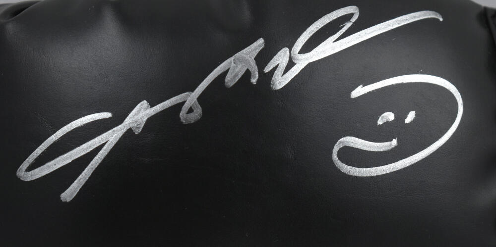 Sugar Ray Leonard Autographed Black Everlast Boxing Glove *Left - Beckett W Holo