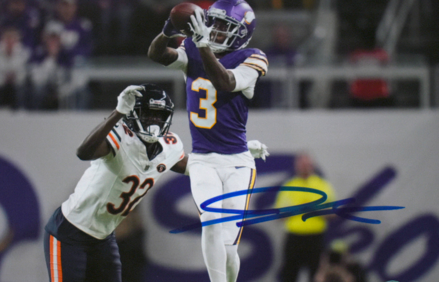 Jordan Addison Autographed Minnesota Vikings 8x10 Catch Photo - Beckett W Holo
