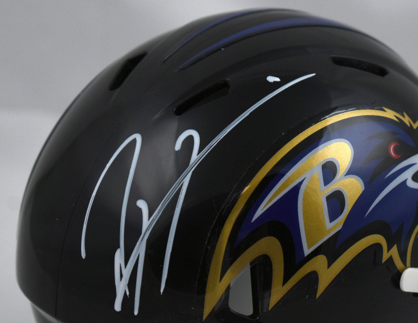Ray Lewis Autographed Baltimore Ravens Speed Mini Helmet - Beckett W Holo *White