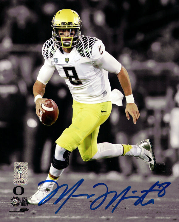 Marcus Mariota Autographed 8x10 Photo Oregon Ducks MM Holo Stock #89175