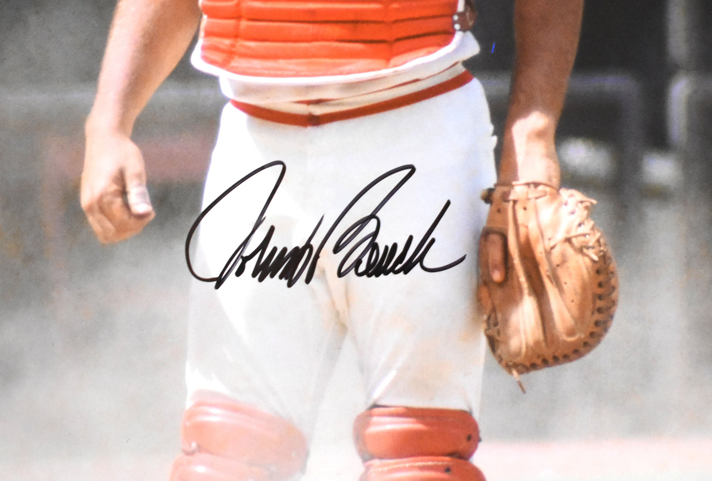 Johnny Bench Autographed Cincinnati Reds 16x20 Close Up Photo - Fanatics *Black
