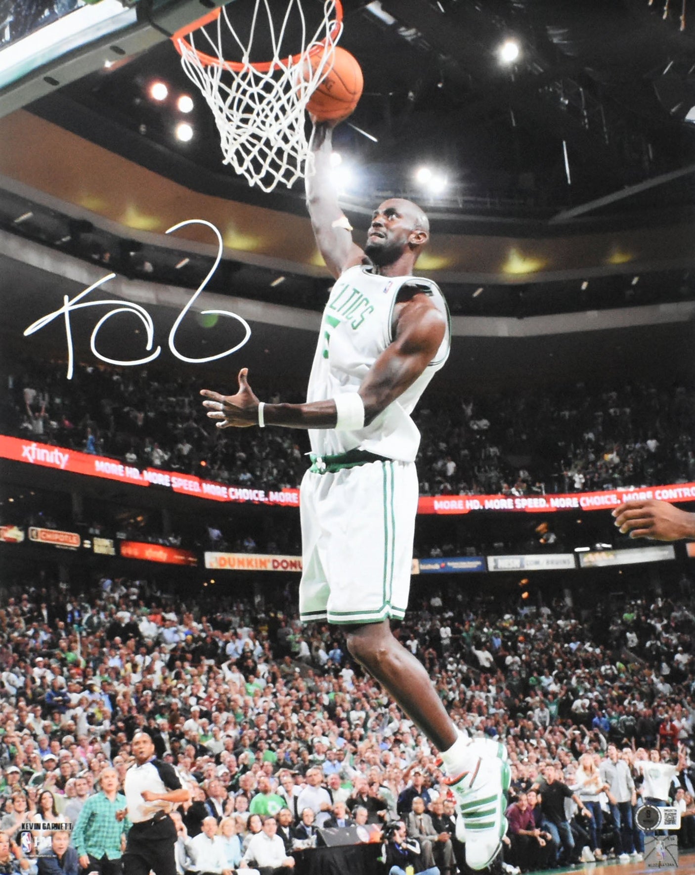 Kevin Garnett Autographed Boston Celtics 16x20 Dunk Photo - Beckett W Hologram