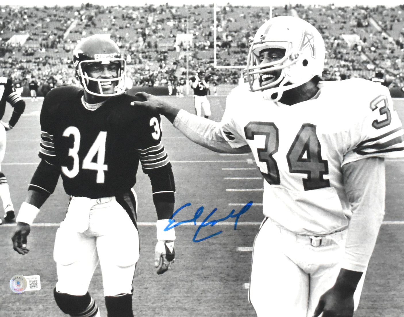 Earl Campbell Autographed 11x14 Houston Oilers B/W Photo w/Payton-Beckett W Holo