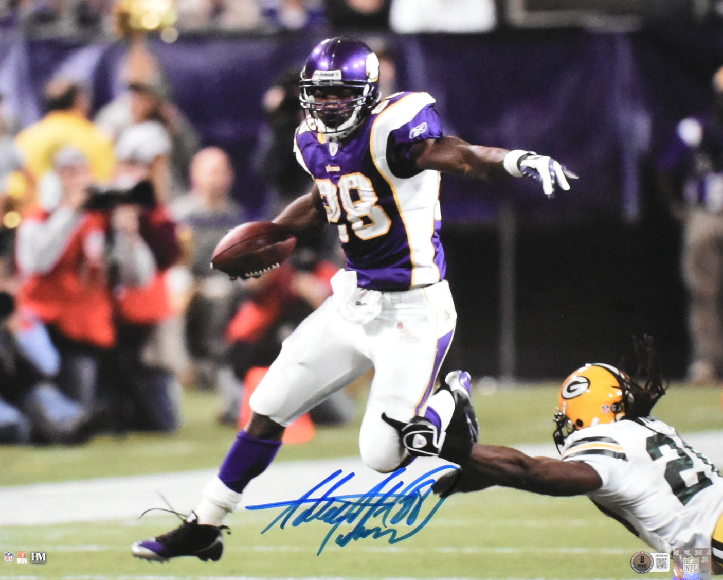 Adrian Peterson Autographed Vikings 16x20 Running Photo - Beckett W Hologram