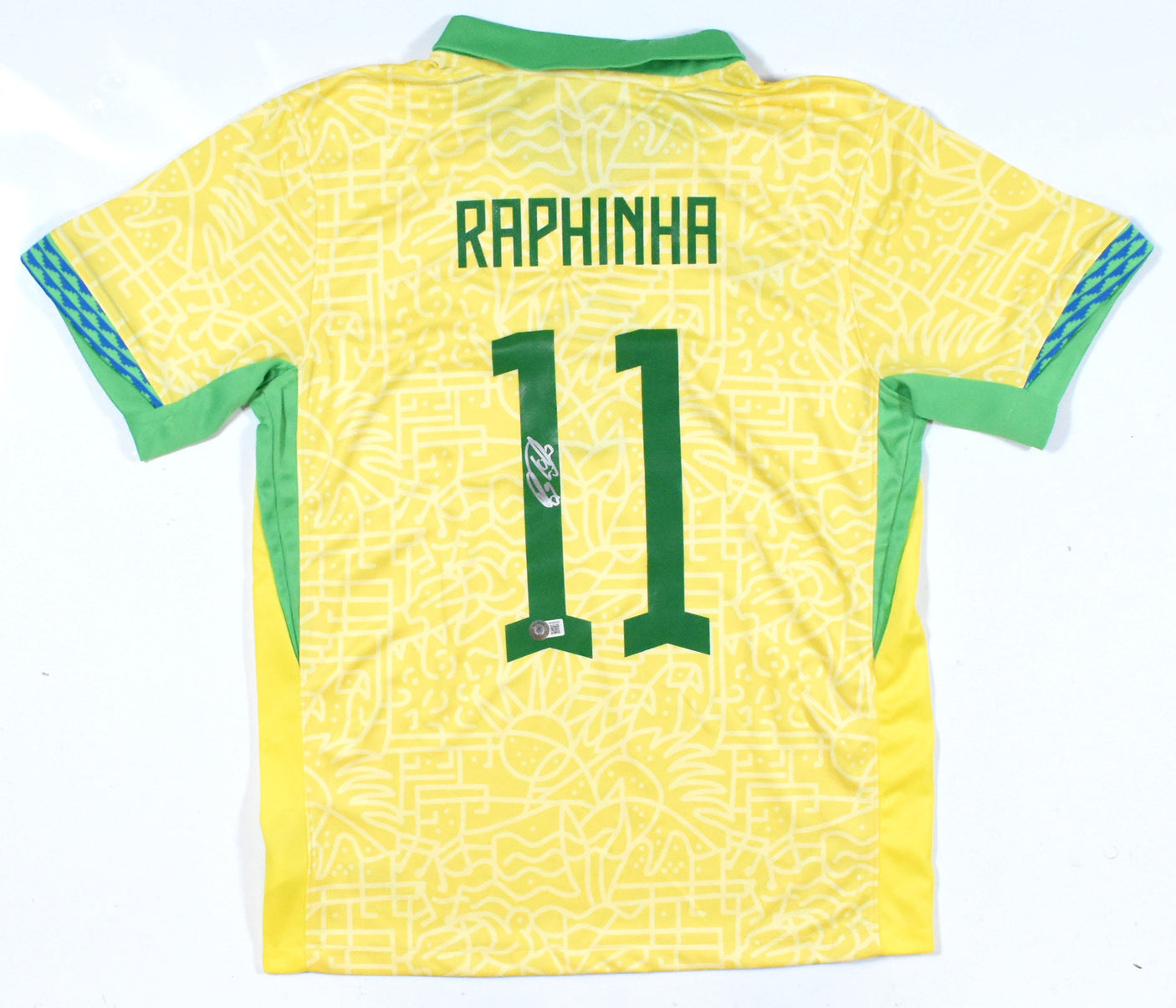 Raphinha Autographed Brazil Home Soccer Jersey #11 - Beckett Hologram *M