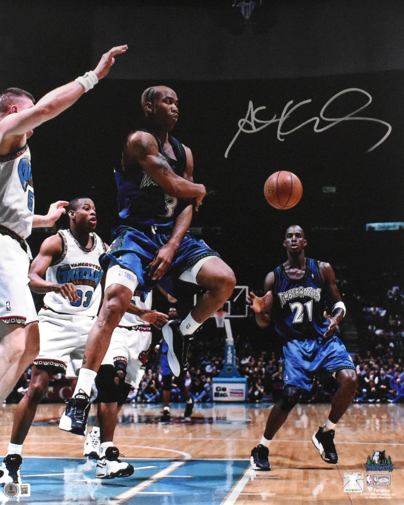 Stephon Marbury Autographed Timberwolves 16x20 Passing Photo - Beckett W Holo