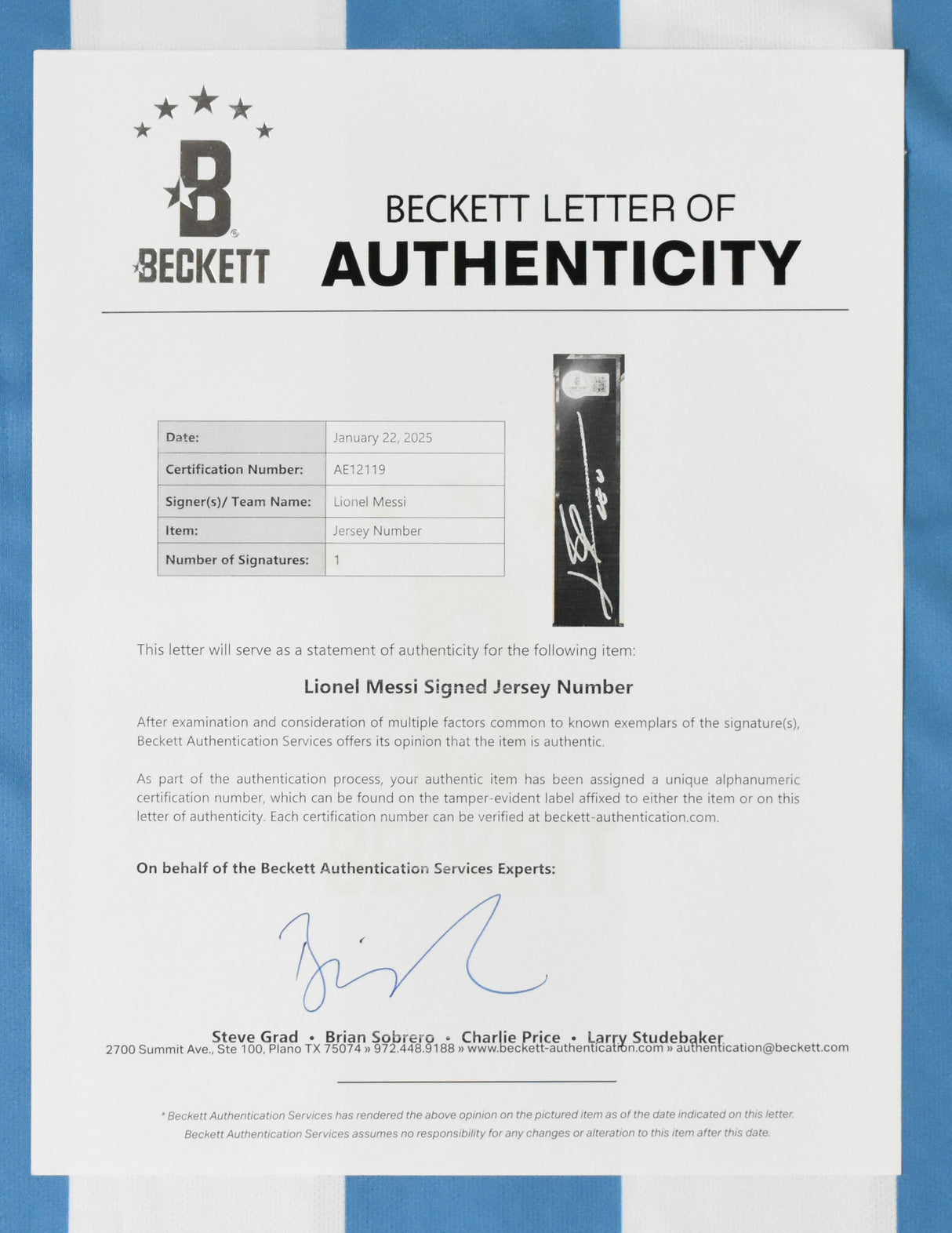 Lionel Messi Autographed Argentina Home Soccer Jersey #10 - Beckett Holo *XL LOA