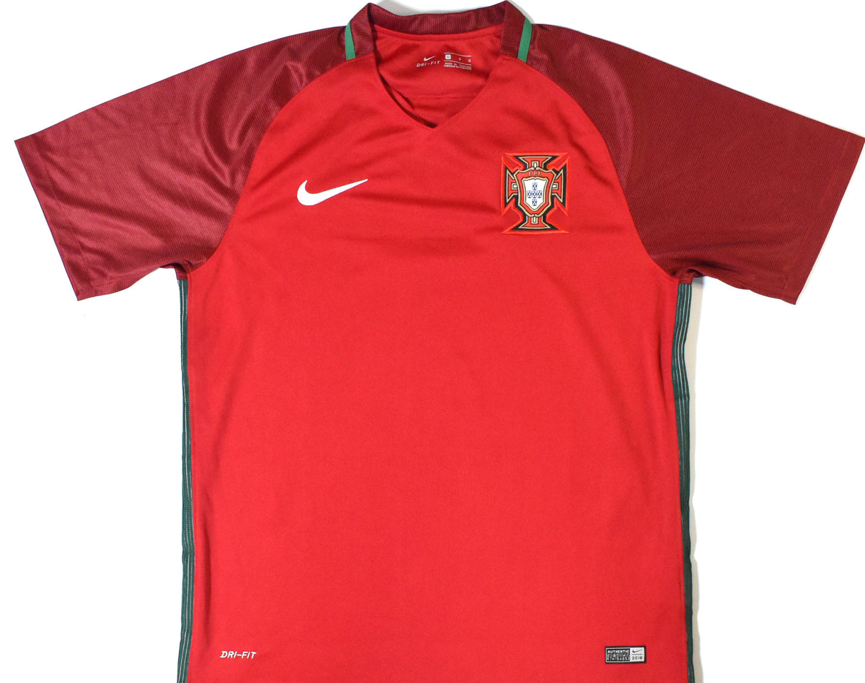Cristiano Ronaldo Autographed Portugal Home Soccer Jersey #7-Beckett Holo*L *LOA