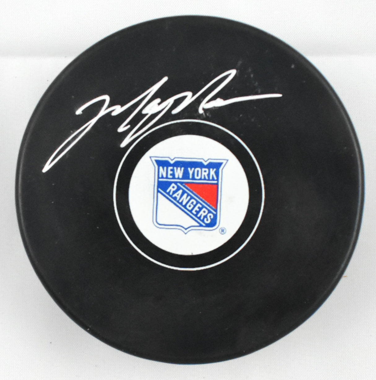 Mark Messier Autographed New York Rangers Hockey Puck - Beckett Holo