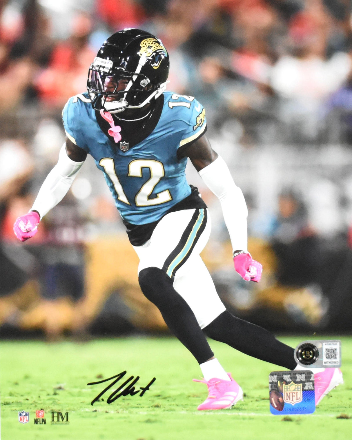 Travis Hunter Autographed Jacksonville Jaguars 8x10 Close Up Photo - Beckett W