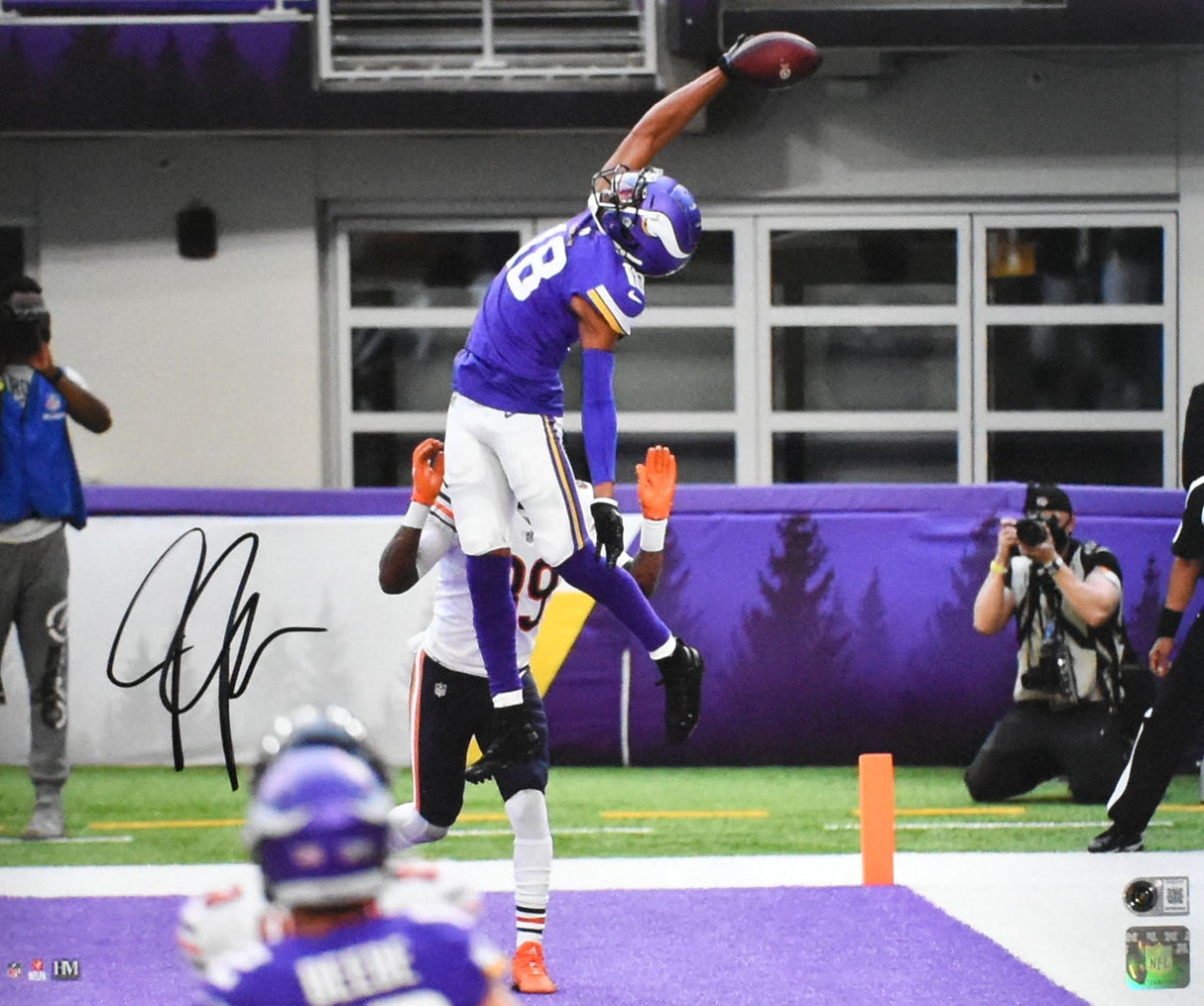 Justin Jefferson Autographed Minnesota Vikings 16x20 Catch Photo- Beckett W Holo
