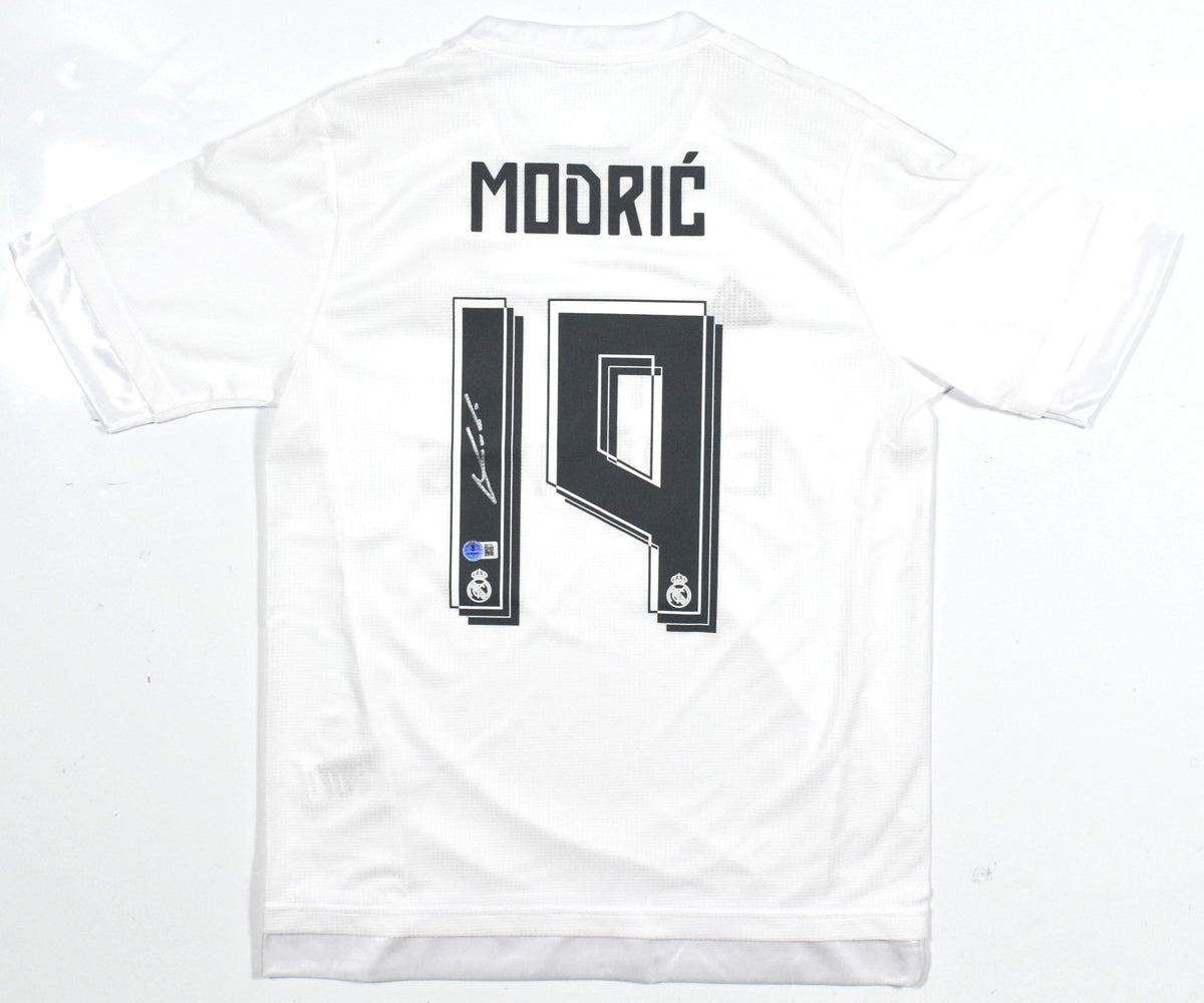 Luka Modri Autographed Real Madrid Home Soccer Jersey #19 - Beckett *M