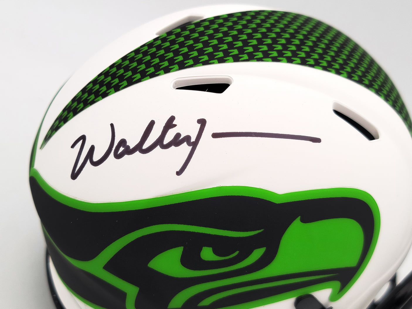 Walter Jones Autographed Seattle Seahawks Lunar Eclipse White Speed Mini Helmet MCS Holo Stock #203086