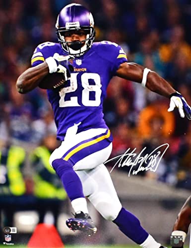 Adrian Peterson Autographed Minnesota Vikings 16x20 Run Photo-Beckett W Hologram