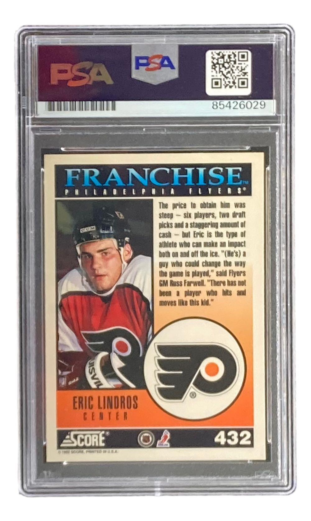 The Eric Lindros Signed 1992 Score #432 Flyers Rookie Card by Sports Integrity features his photo, team logo, and is PSA authenticated (85426029), securely encased for protection.