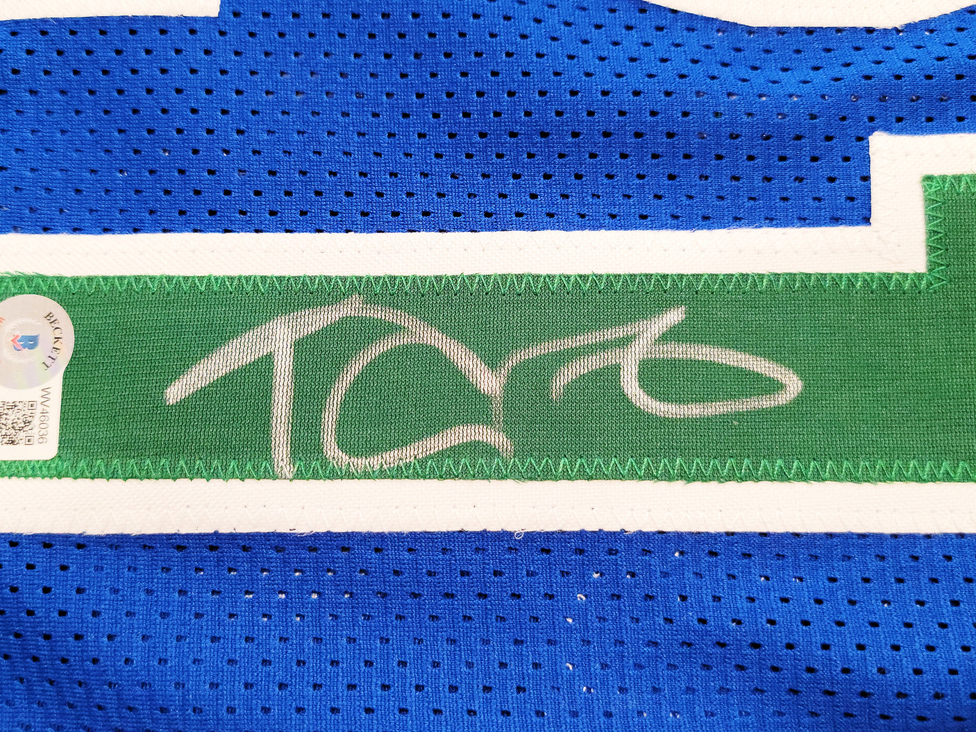 Minnesota Timberwolves Kevin Garnett Autographed Blue Jersey Beckett BAS QR Stock #203549