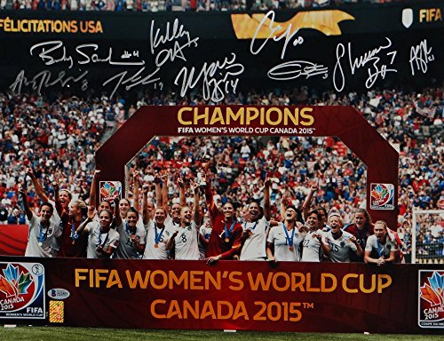 US Women's Soccer Team Signed 16x20 World Cup Trophy Photo- Beckett *Silver