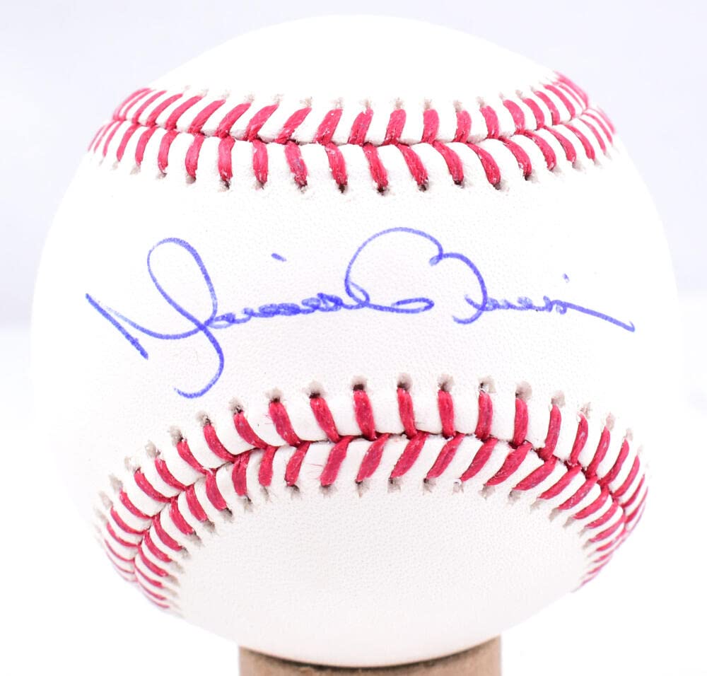 Mariano Rivera Autographed Rawlings OML Baseball- Beckett W Hologram *Blue