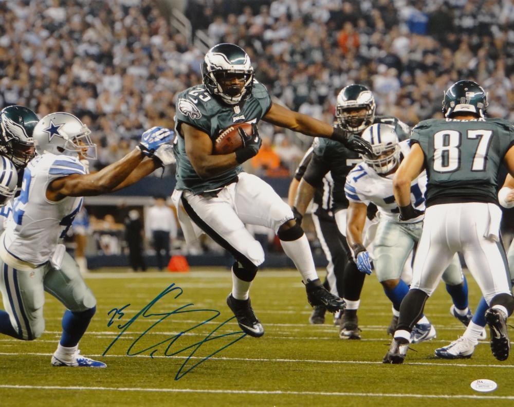 LeSean McCoy Autographed Eagles 16x20 Against Cowboys Photo - JSA W Auth *Blue