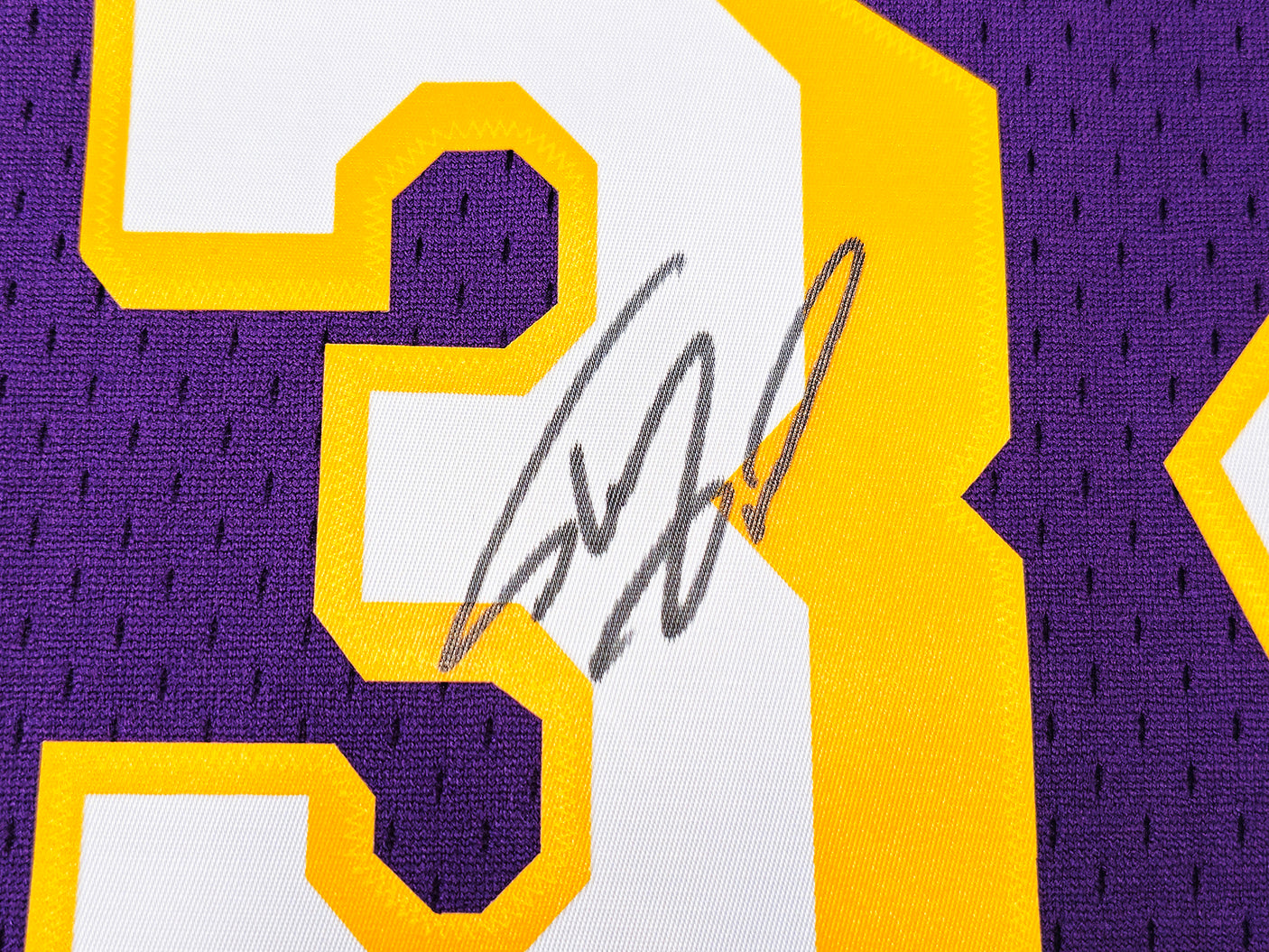Los Angeles Lakers Shaquille Shaq O'Neal Autographed Purple Authentic Mitchell & Ness 1996-97 HWC Swingman Jersey Size L Beckett BAS Witness Stock #235513