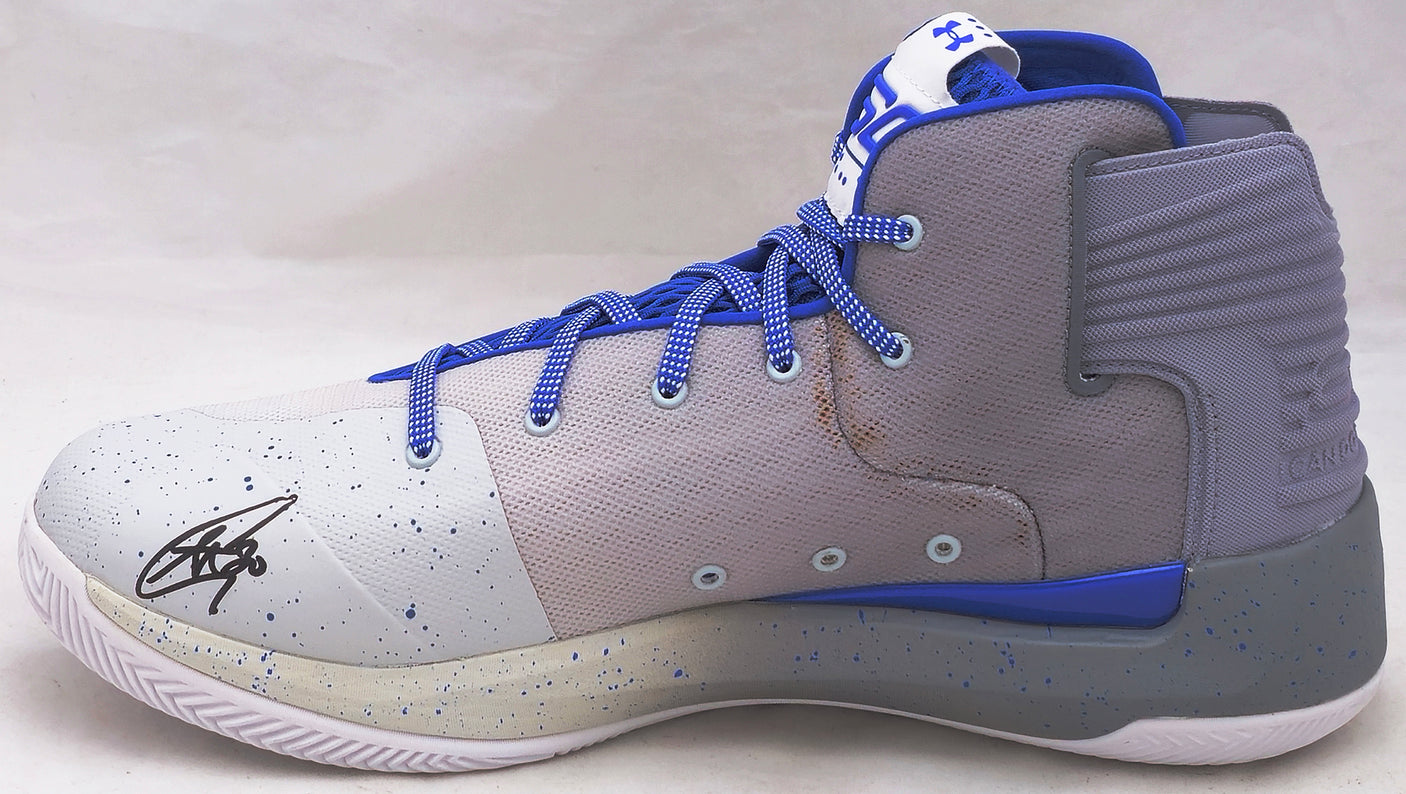 Stephen Curry Autographed Grey Under Armour Curry 3 Shoe Golden State Warriors Size 13 JSA Stock #221514