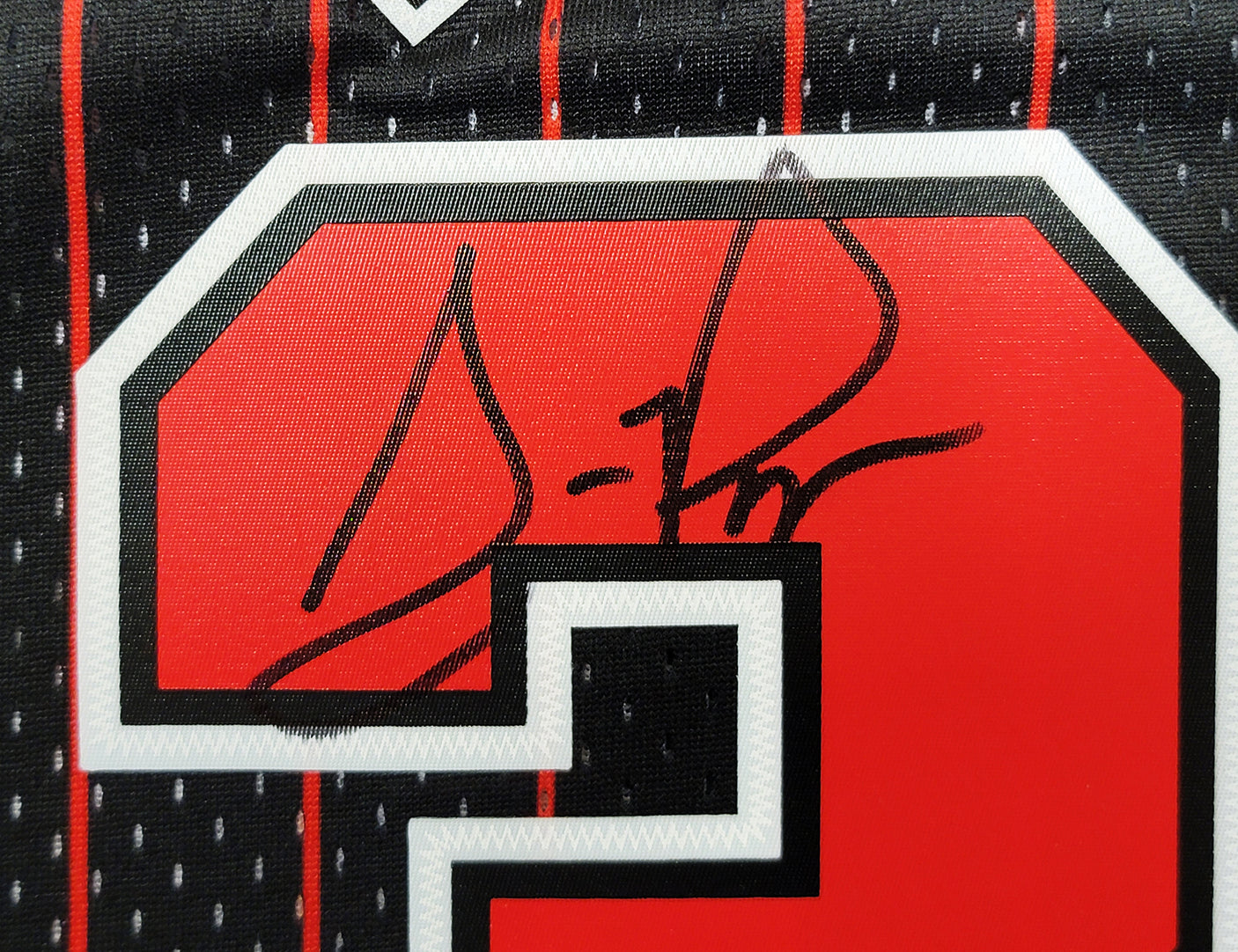 Chicago Bulls Scottie Pippen Autographed Black Authentic Mitchell & Ness 1995-96 Hardwood Classics Swingman Jersey Size XL Beckett BAS Witness Stock #210848