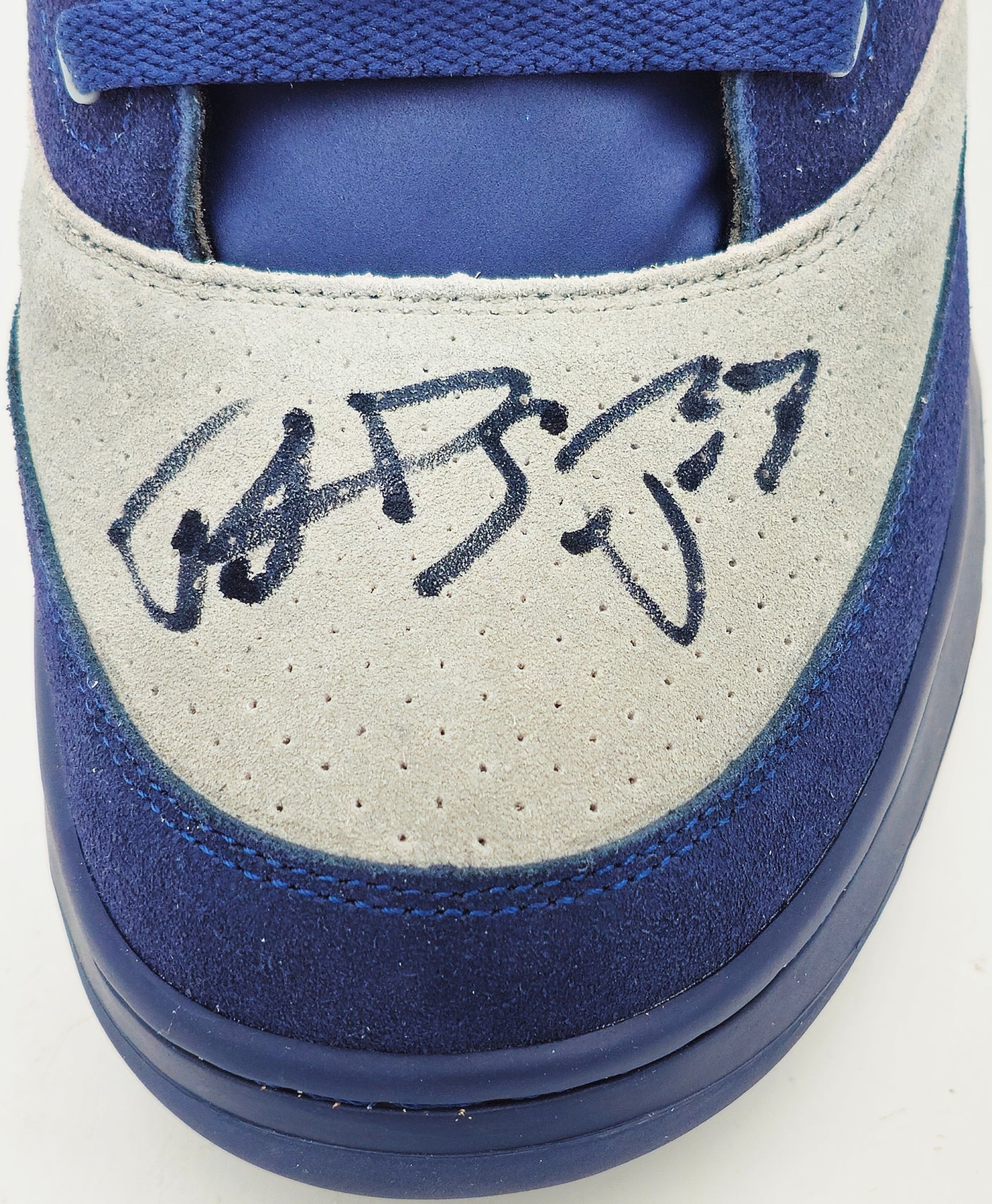 Patrick Ewing Autographed Navy & Grey Ewing Athletics 33 HI OG Left Shoe Georgetown Hoyas Size 14 W/ Box Beckett BAS Witness Stock #236557