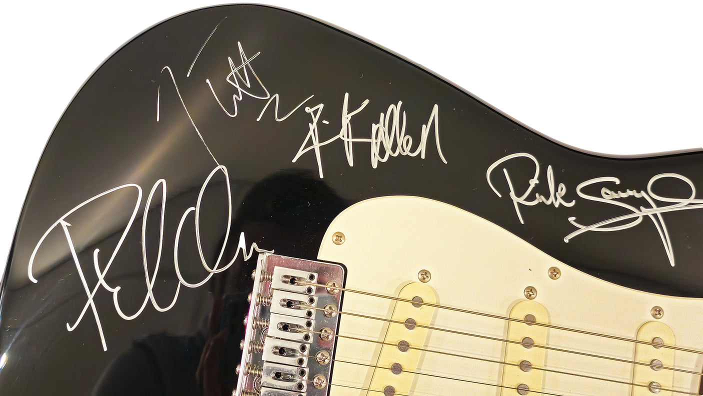 Def Leppard Autographed Fender Guitar With 5 Signatures Including Joe Elliott Beckett BAS #AE08316