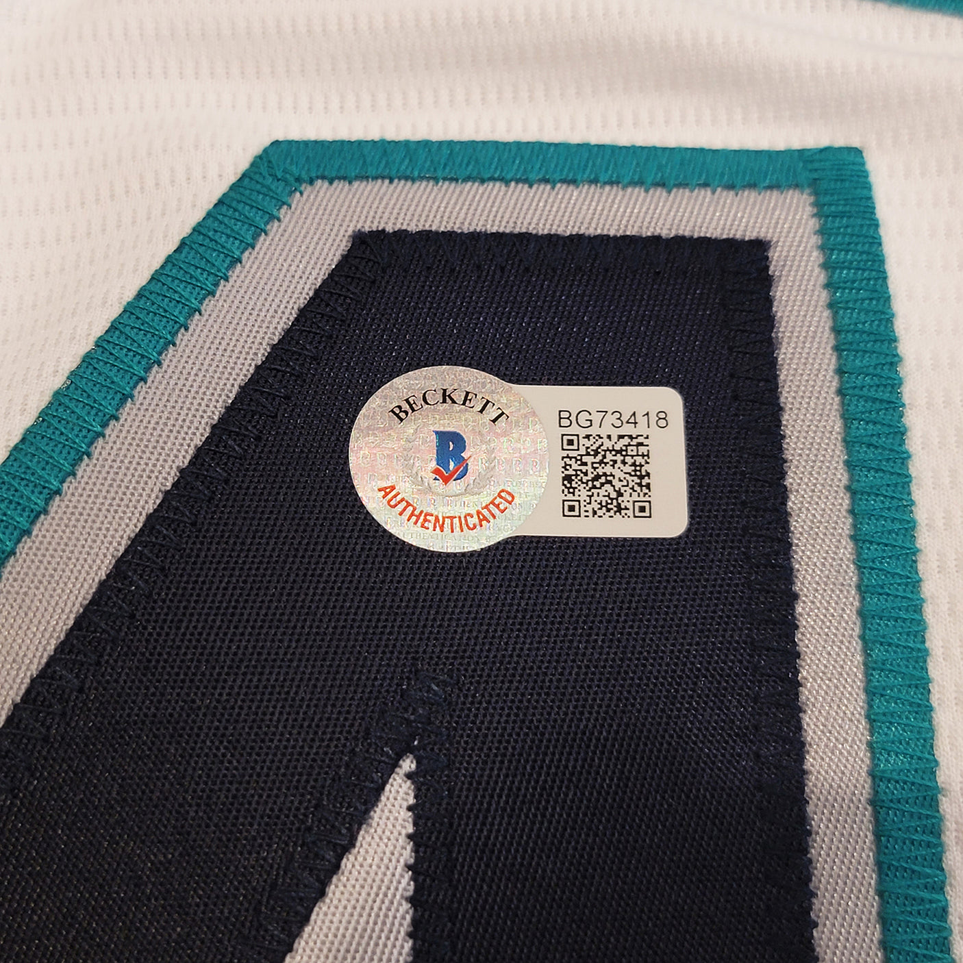 Seattle Mariners Julio Rodriguez Autographed White Nike Jersey Size XXL Beckett BAS Stock #212093