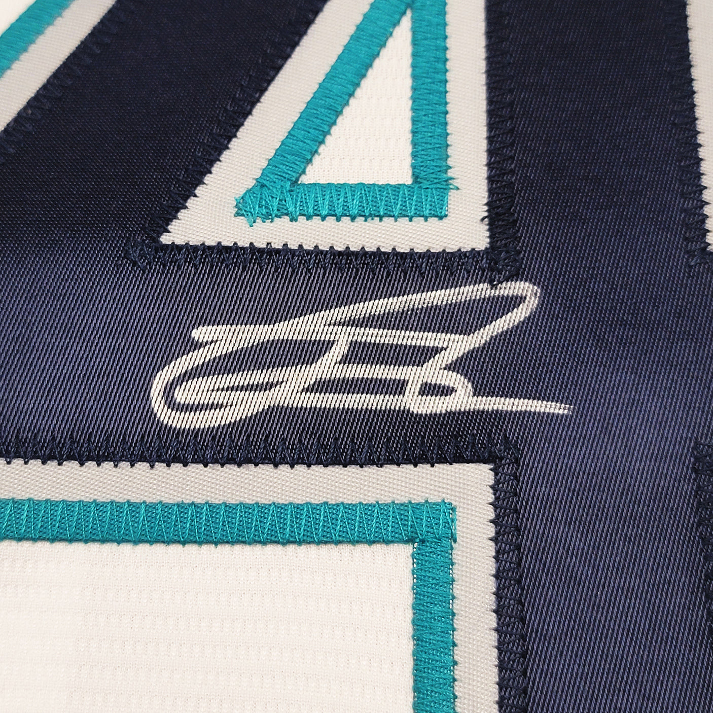 Seattle Mariners Julio Rodriguez Autographed White Nike Jersey Size XL Beckett BAS Stock #212094