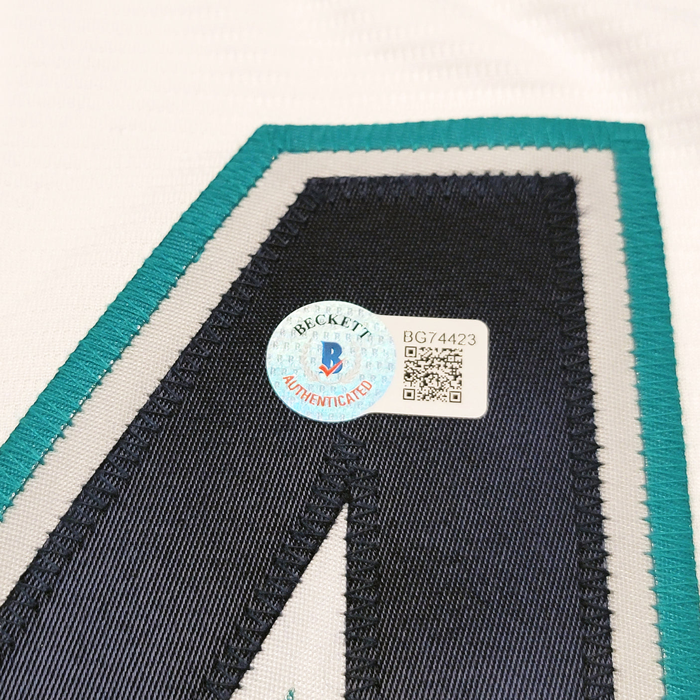 Seattle Mariners Julio Rodriguez Autographed White Nike Jersey Size XL Beckett BAS Stock #212094