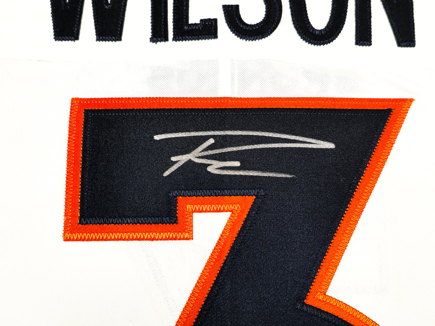 Denver Broncos Russell Wilson Autographed White Nike Limited Jersey Size L Fanatics Holo Stock #227958