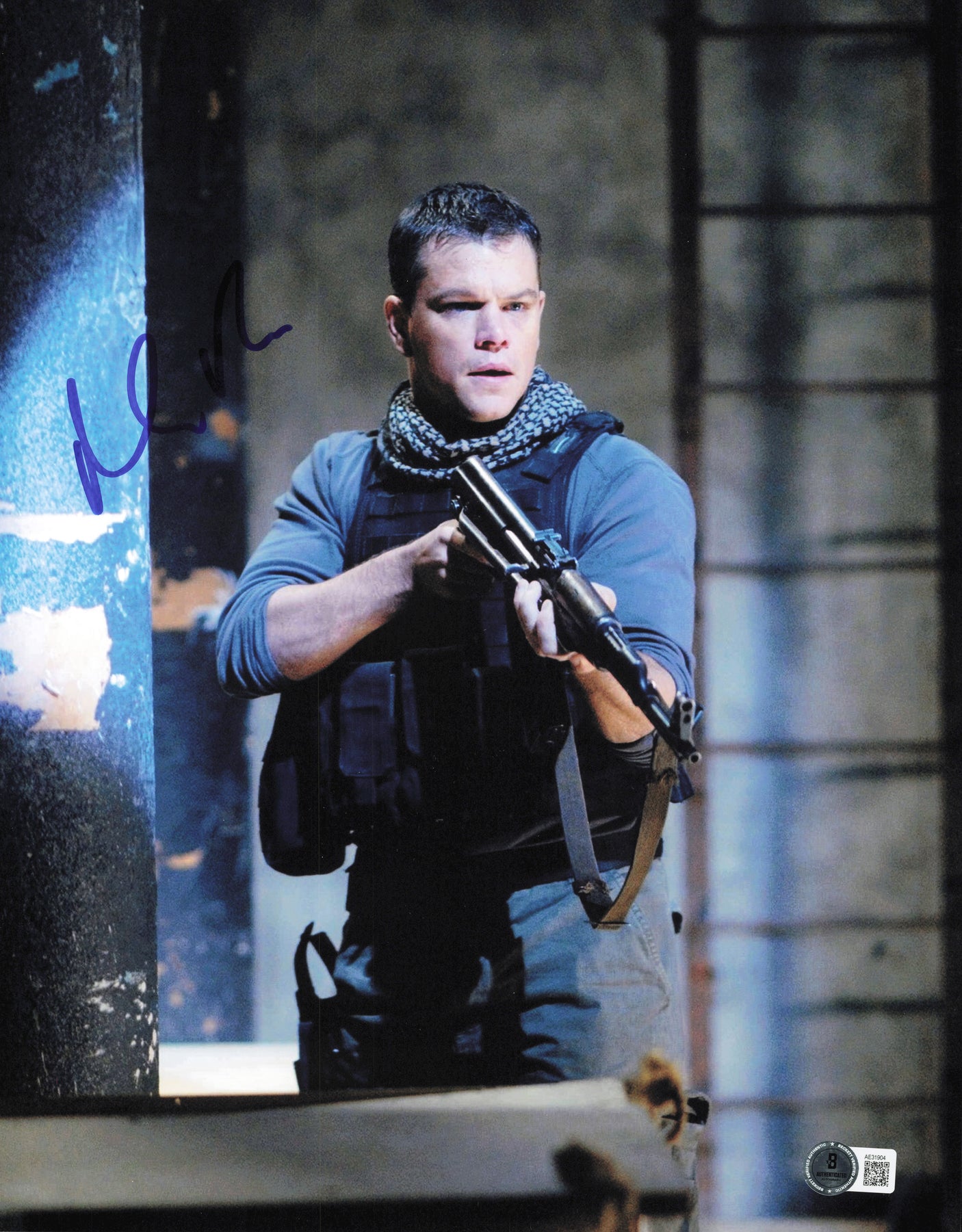 Matt Damon Autographed 11x14 Photo Green Zone Beckett BAS QR #AE31904
