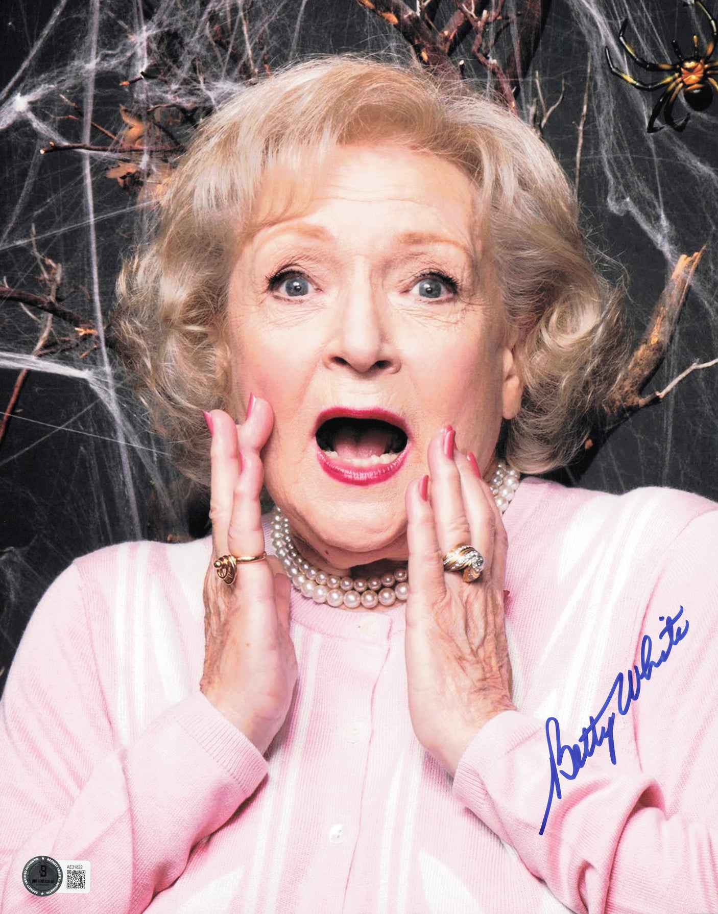 Betty White Autographed 11x14 Photo Golden Girls Beckett BAS QR #AE31822