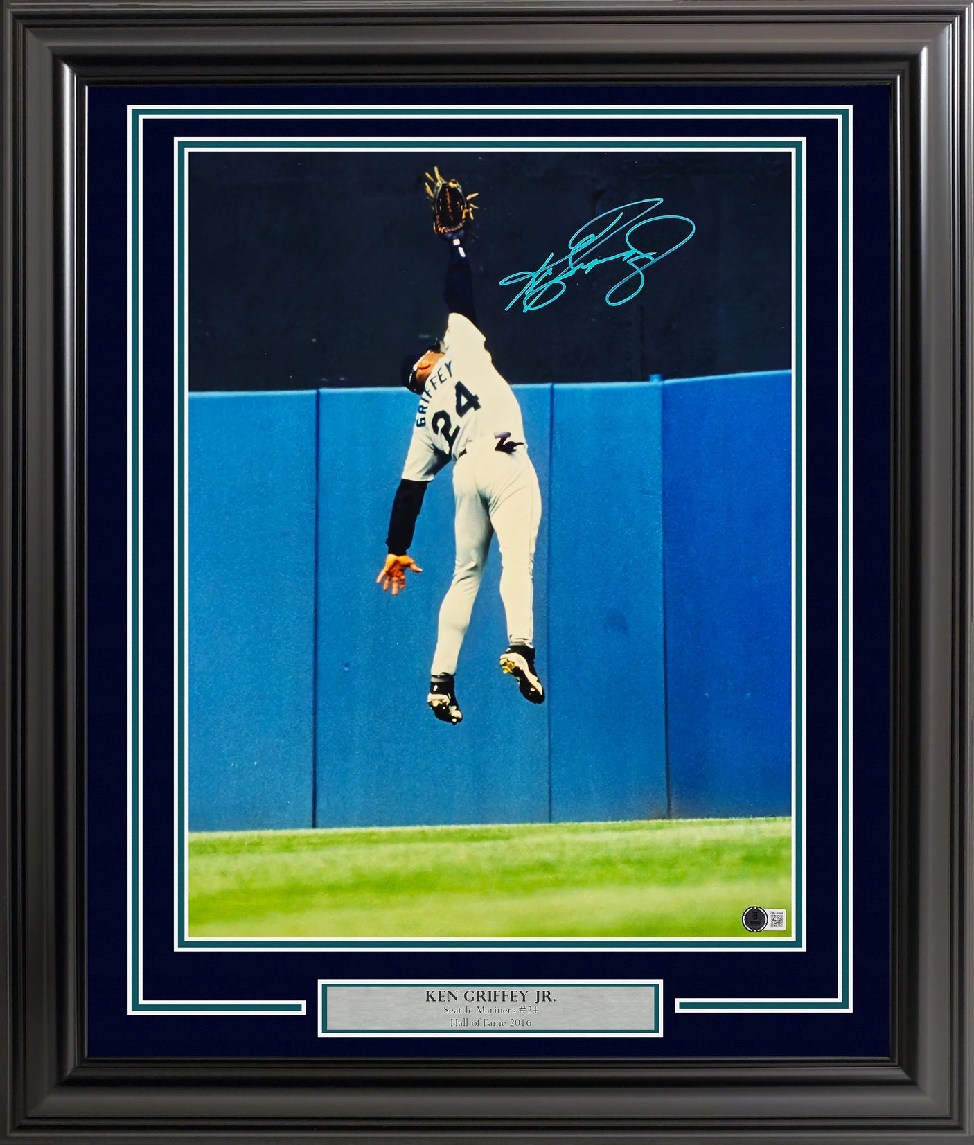 Ken Griffey Jr. Autographed Framed 16x20 Photo Seattle Mariners Wall Catch Beckett BAS Witness Stock #243014