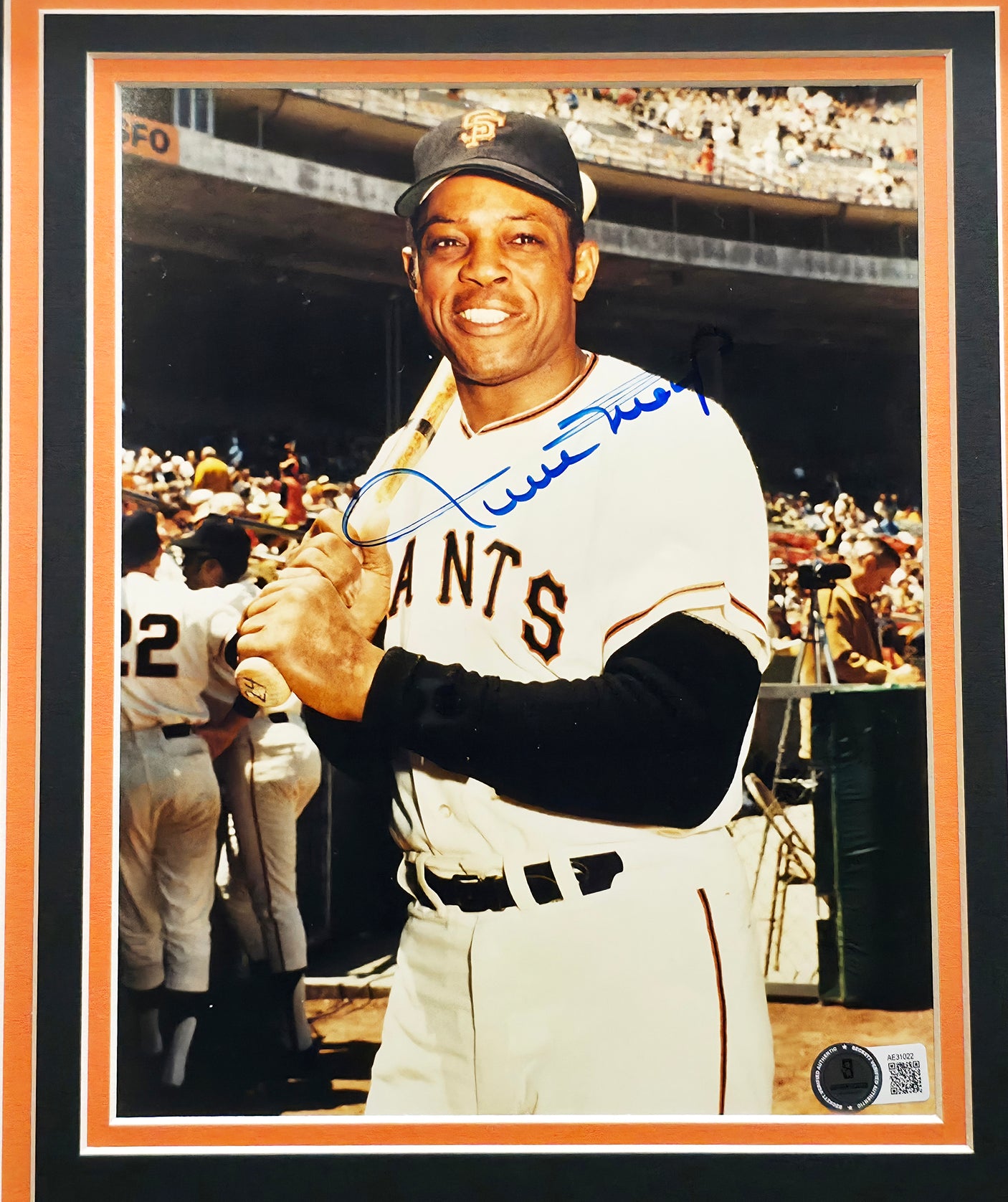 Willie Mays Autographed Framed 8x10 Photo San Francisco Giants Beckett BAS #AE31022
