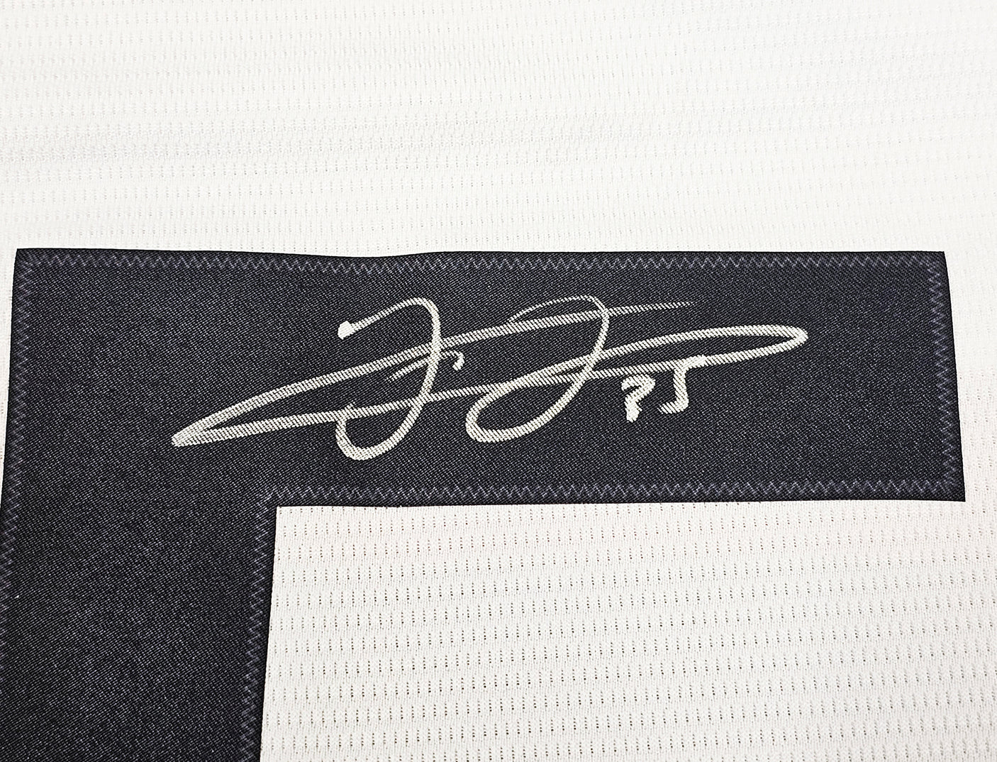 Chicago White Sox Frank Thomas Autographed White Nike Jersey Size L Beckett BAS Witness Stock #215874