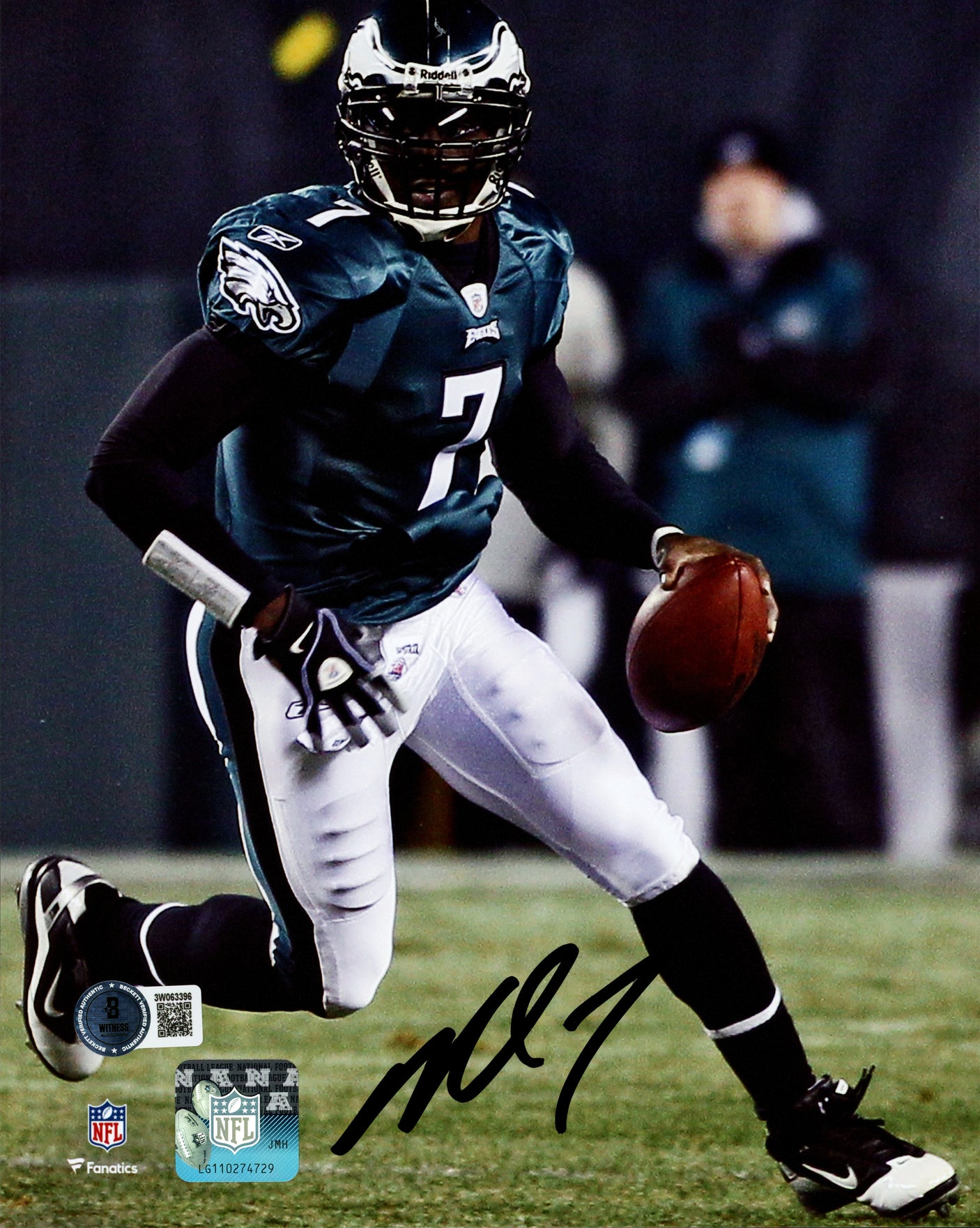 Michael Vick Autographed 8x10 Photo Philadelphia Eagles Beckett BAS Witness Stock #243621